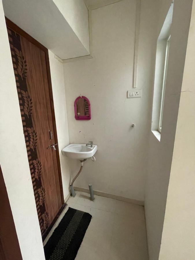 Villa Shree Sadguru Krupa Yatri Niwas à Kolhapur Extérieur photo